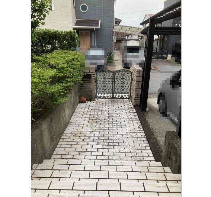 玄関前1