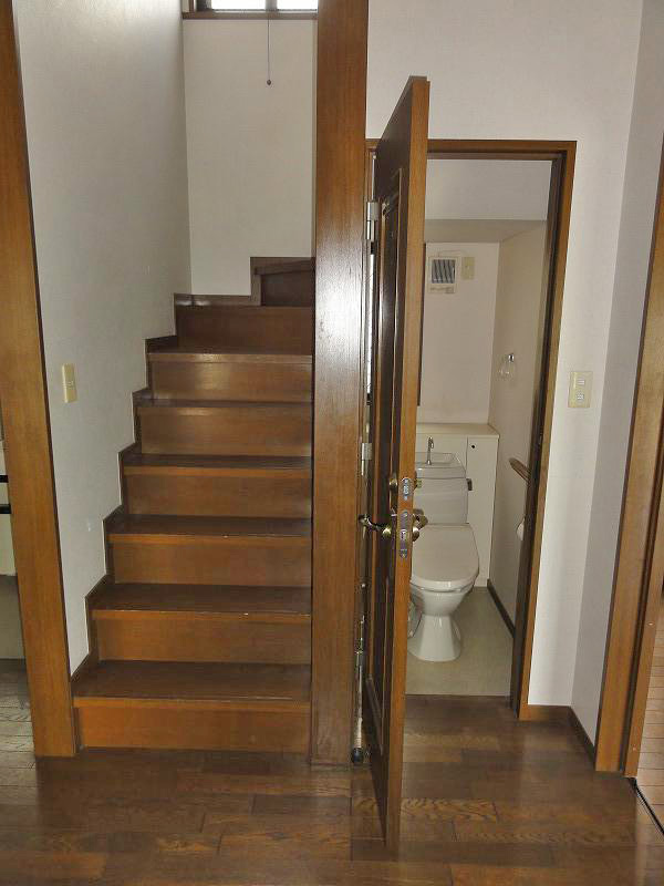階段とトイレ